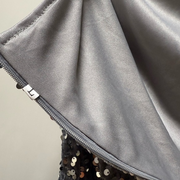 New One Shoulder Body-con Sleeveless Grey Sequence Short Dress. Size Large. - Picture 15 of 16